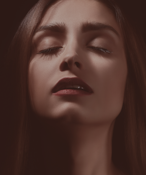 frau mit geschlossenen augen